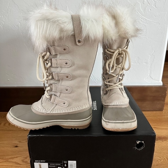 LIKE NEW JOAN OF ARCTIC™ WOMEN'S WATERPROOF BOOT - Picture 2 of 7